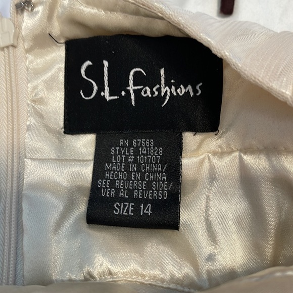 special occasion dress cream white with mesh overlay with black lace size 14 - Picture 5 of 5